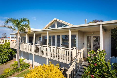 Pelican Lake Holiday House - Queensland Tourism 2