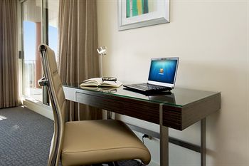 Clifton Suites On Northbourne - Queensland Tourism 3