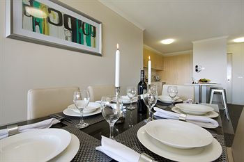 Clifton Suites On Northbourne - Queensland Tourism 4