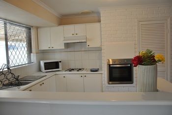 Beachside Grove - Queensland Tourism 2