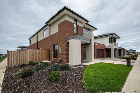 108spacious Point Cook Estate4br2btdoublegarage - Queensland Tourism 1