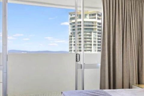 Oceanfront In Surfers Paradise Retreat - Queensland Tourism 6