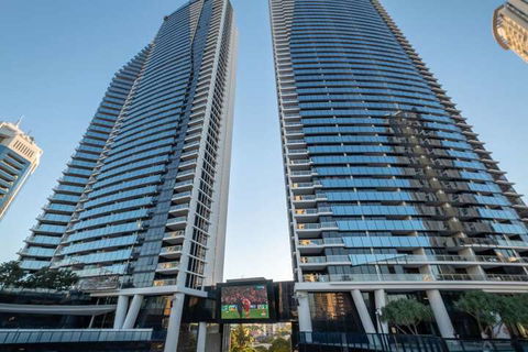 Circle On Cavill Luxury 2 Bedroom Ocean Views - Queensland Tourism 2