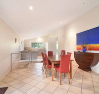 Beach Affair - 10 Callitris Crescent - Queensland Tourism