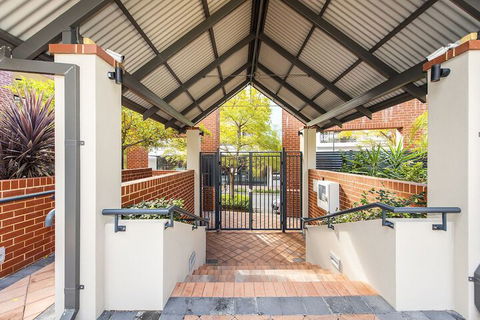 Subiaco Emporium Apartment - QLD Tourism 3