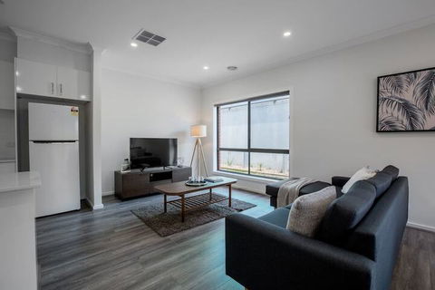 Comfy And Warm Home In Point Cook - Queensland Tourism 5