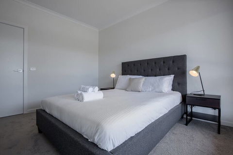 Comfy And Warm Home In Point Cook - Queensland Tourism 1