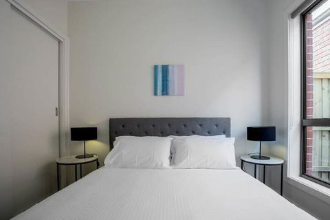 Comfy And Warm Home In Point Cook - Queensland Tourism 7