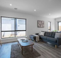 Comfy And Warm Home In Point Cook - Queensland Tourism