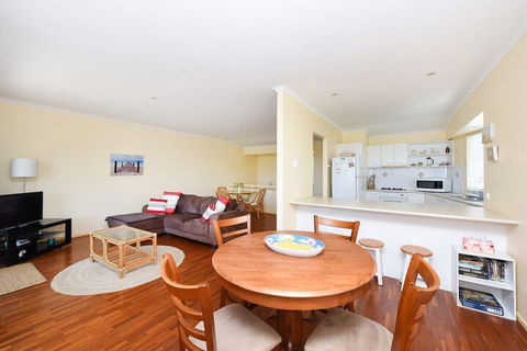Sunbright 2/5 Petrel Street - Queensland Tourism 3