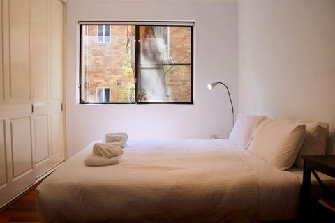 Spacious 3 Bedroom Apartment 20 Min To The CBD - QLD Tourism 1