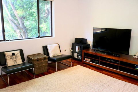Spacious 3 Bedroom Apartment 20 Min To The CBD - QLD Tourism 4