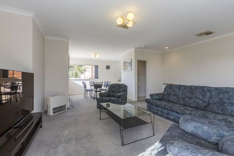 The Burswood Townhouse - Queensland Tourism 4