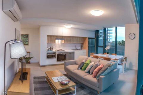 Incredible Riverside Apartment In Brisbane - QLD Tourism 7
