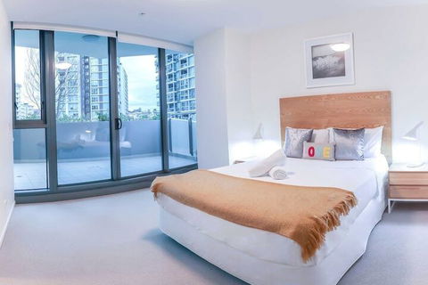 Incredible Riverside Apartment In Brisbane - QLD Tourism 6