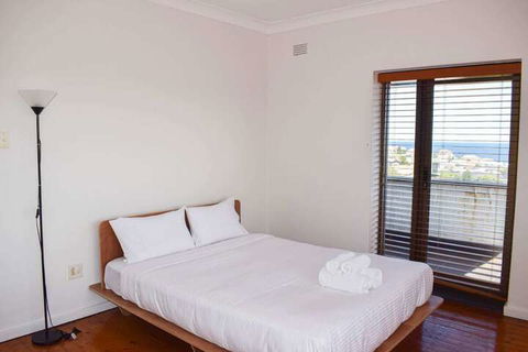 2 Bedroom Apartment With Ocean Views - QLD Tourism 7