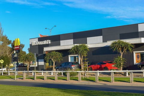 Luxury Waterfront Grand Villa In Melbourne - Queensland Tourism 3