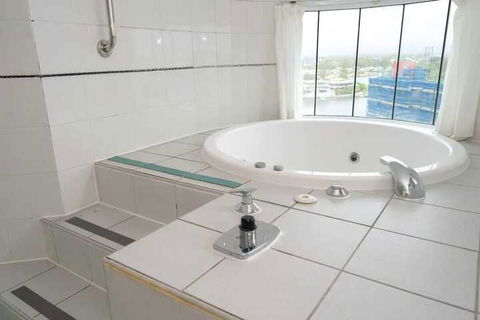 Comfortable 2 Bedroom Apartment With River Views - Queensland Tourism 6
