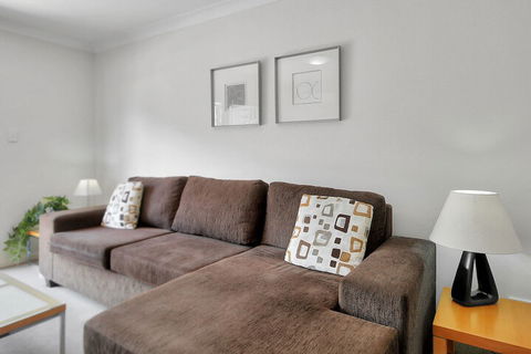 Airtrip Apartment On Russell St - Queensland Tourism 4
