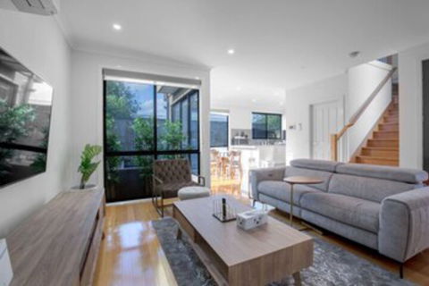 Impressive & Spacious New Townhouse@preston - QLD Tourism 0