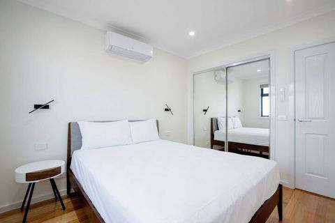 Impressive & Spacious New Townhouse@preston - QLD Tourism 3