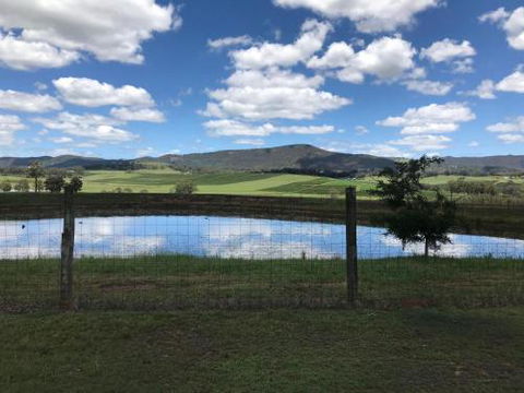 Oakey Creek HV Country Retreat Walk To Wine Tasting - Queensland Tourism 1