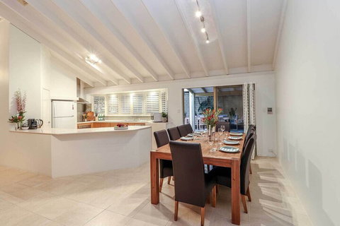 Seabreeze House - QLD Tourism 7