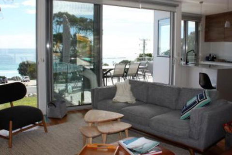 BEACHHOUSE BINALONG Luxury Waterfront Holiday House At Bay Of Fires - QLD Tourism 3