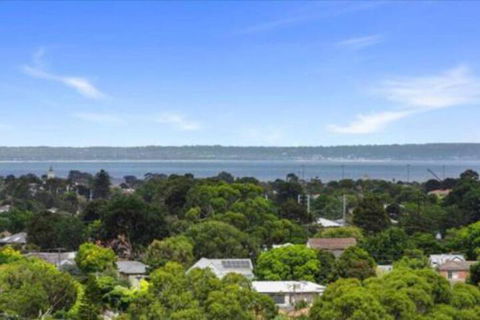 Modern Luxury 3 Bedroom Apartment With Sea Views - QLD Tourism 1