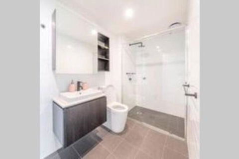 Modern Luxury 3 Bedroom Apartment With Sea Views - QLD Tourism 0
