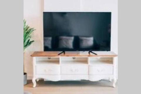 Modern Luxury 3 Bedroom Apartment With Sea Views - QLD Tourism 6