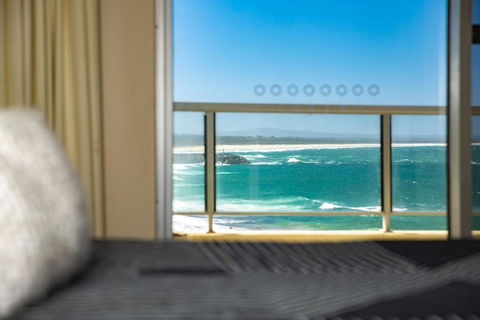 Beachpoint Unit 402 28 North Street - Queensland Tourism 5
