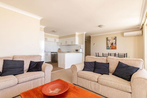 Beachpoint Unit 402 28 North Street - Queensland Tourism 1