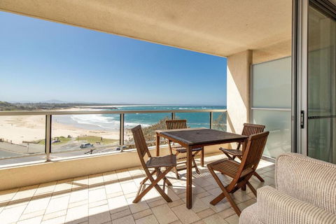 Beachpoint Unit 402 28 North Street - Queensland Tourism 2