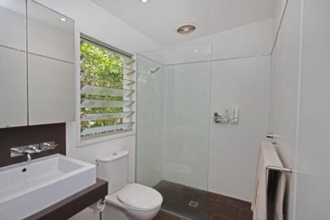 13 Ann Street Coolum Beach Pet Friendly Linen Included - Queensland Tourism 4
