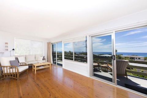 Beach Cottage - Queensland Tourism 0