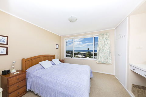Beach Cottage - Queensland Tourism 3