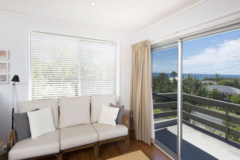 Beach Cottage - Queensland Tourism 2