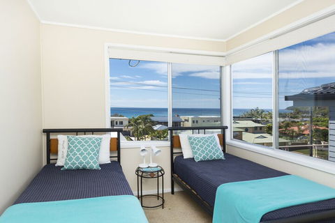 Beach Cottage - Queensland Tourism 1