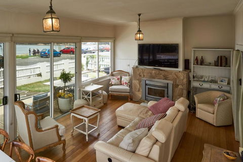 The Ultimate Beach House - Queensland Tourism 6