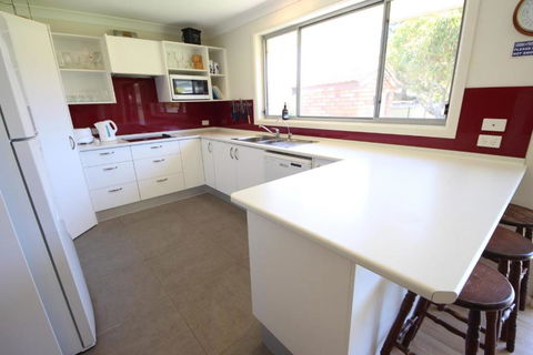 Barefoot Bungalow At Hat Head - Queensland Tourism 1