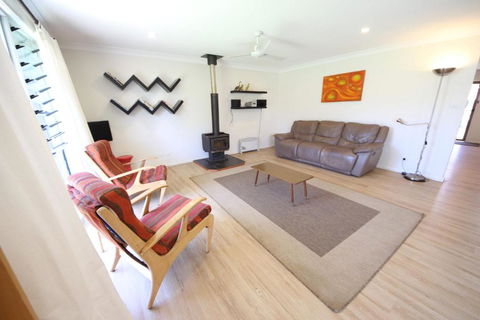 Barefoot Bungalow At Hat Head - Queensland Tourism 6