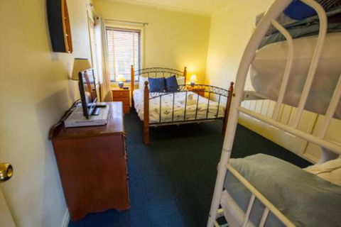 A Mariners Place BEST Location In Town! - QLD Tourism 1