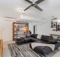Luxury PoolSide Apartment In Beachfront - QLD Tourism