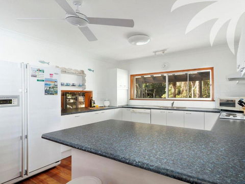 Picturesque Lizzie Palms 1 - Queensland Tourism 2