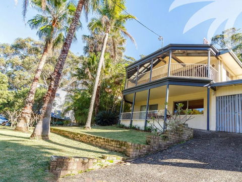 Picturesque Lizzie Palms 1 - Queensland Tourism 5