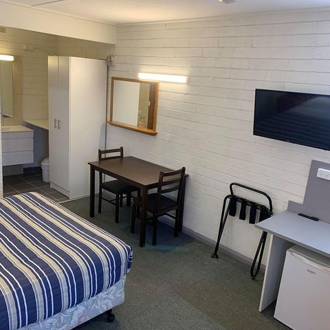 Finley Motel - Queensland Tourism 3