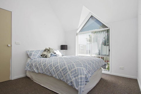 Golfers Getaway Mollymook Augusta Place 14 / 13 15 - QLD Tourism 6