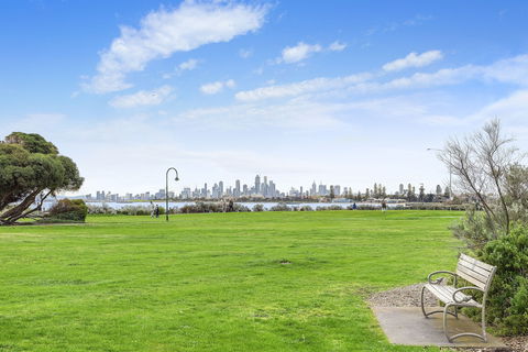 BOUTIQUE STAYS - Brighton By The Sea - QLD Tourism 0