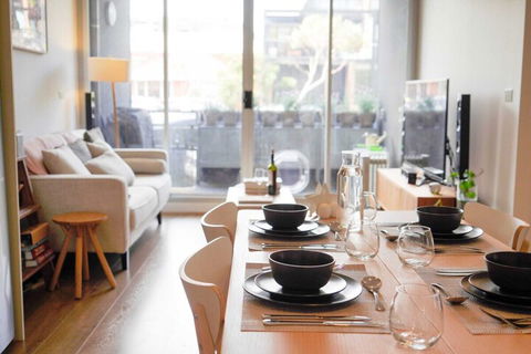 Trendy Modern 2BD Apartment Close To Beach & City - Queensland Tourism 4